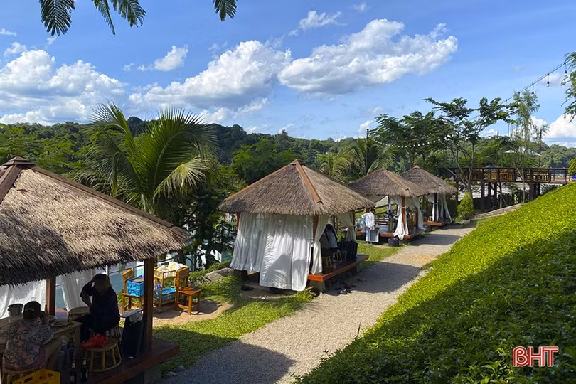 Viêng Chăn ấm vòng tay bè bạn