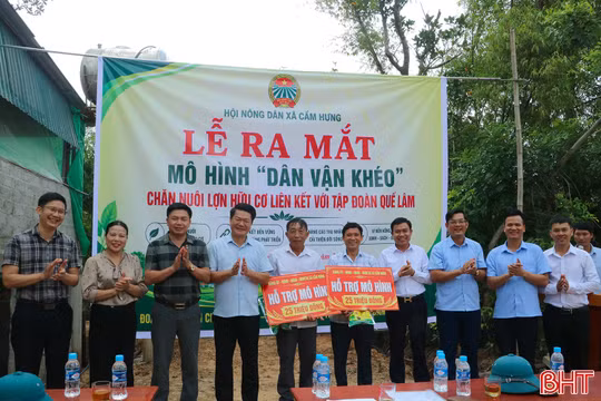 Ra mắt mô hình “Dân vận khéo” chăn nuôi lợn hữu cơ liên kết với Quế Lâm