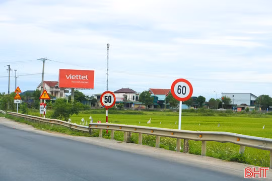 Biển báo, vạch kẻ đường: Nơi thiếu, nơi thừa, nơi... đánh đố người đi đường