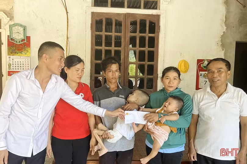 Công ty TNHH Xăng dầu Giang Nam trao quà cho các hoàn cảnh khó khăn