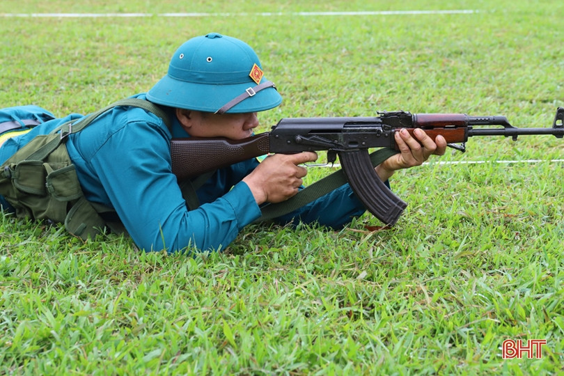 Hội thao huấn luyện lực lượng dân quân ở Hương Sơn