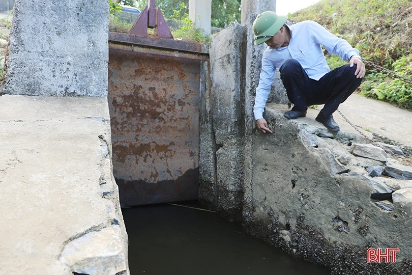 Nắng nóng kéo dài, mực nước nhiều hồ đập ở Hà Tĩnh... chạm đáy!