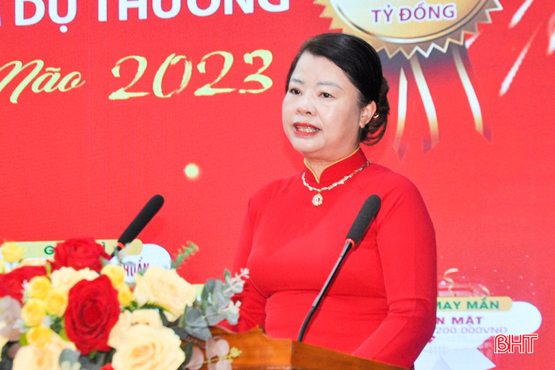 Agribank Chi nhánh tỉnh Hà Tĩnh trao ôtô 800 triệu đồng cho khách hàng trúng thưởng