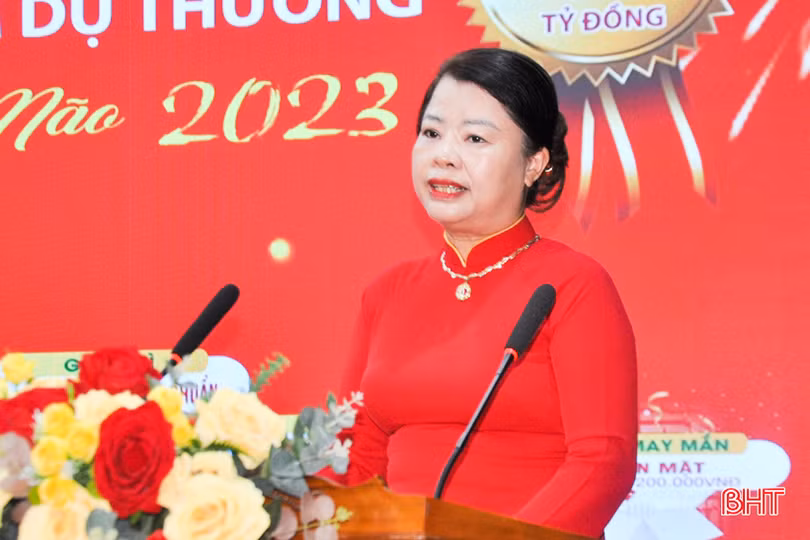 Agribank Chi nhánh tỉnh Hà Tĩnh trao ôtô 800 triệu đồng cho khách hàng trúng thưởng