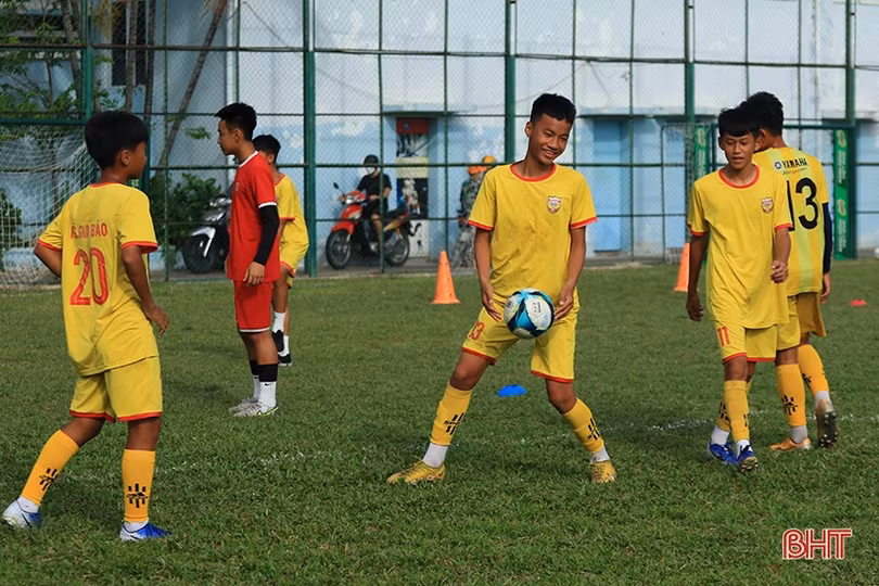 U13 Hồng Lĩnh Hà Tĩnh tập nhẹ trước trận chung kết gặp Sông Lam Nghệ An