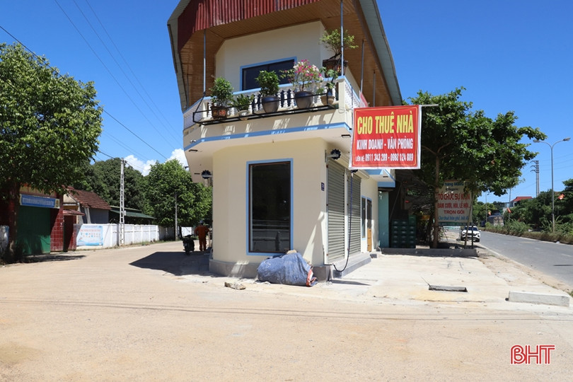 Người dân Hương Khê khốn khổ vì mương thoát thải bị tắc