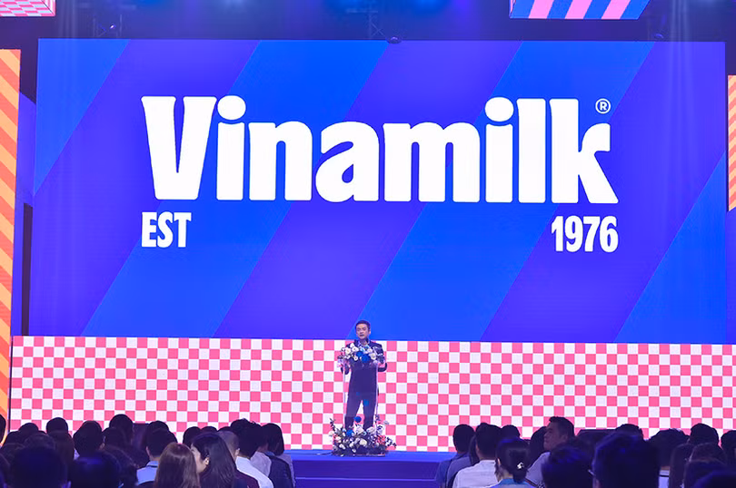 Nhận diện thương hiệu mới của Vinamilk “phủ xanh” mạng xã hội