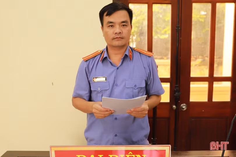 Vận chuyển hàng cấm từ Lào về Việt Nam, lĩnh 72 tháng tù giam