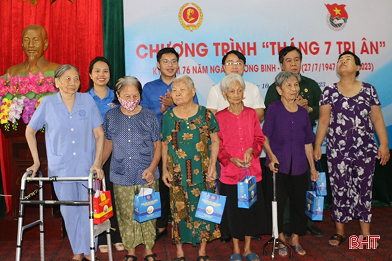 Tuổi trẻ Đoàn Khối CCQ&DN tỉnh khám, cấp phát thuốc miễn phí cho người có công