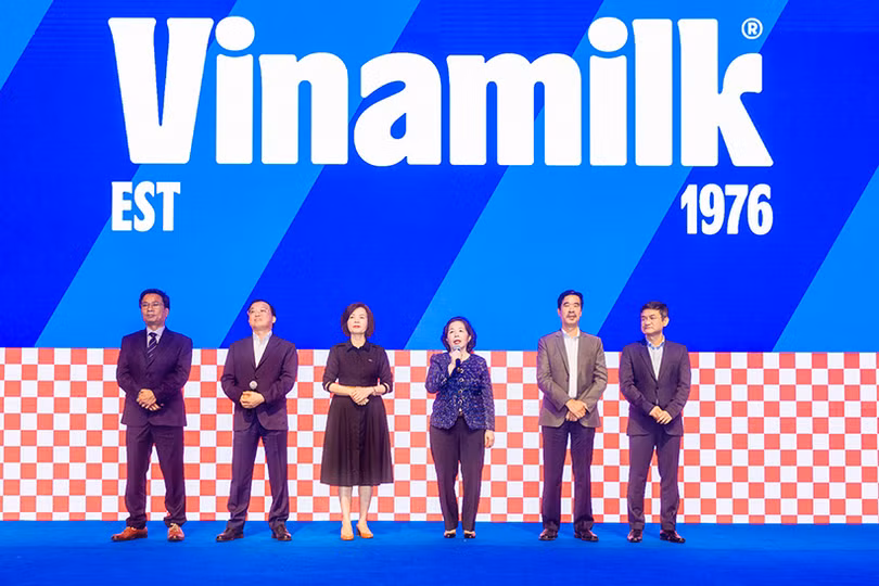 Nhận diện thương hiệu mới của Vinamilk “phủ xanh” mạng xã hội