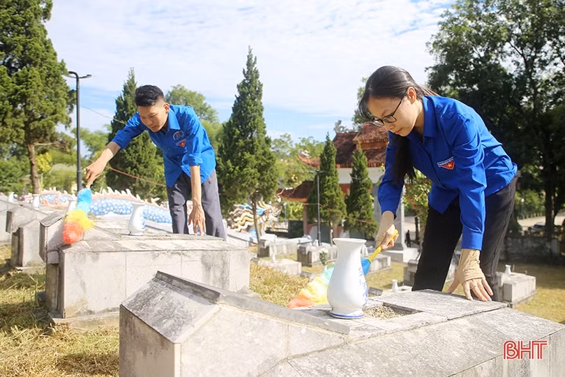 Hơn 100 đoàn viên thanh niên chỉnh trang khuôn viên Nghĩa trang Liệt sỹ Nầm