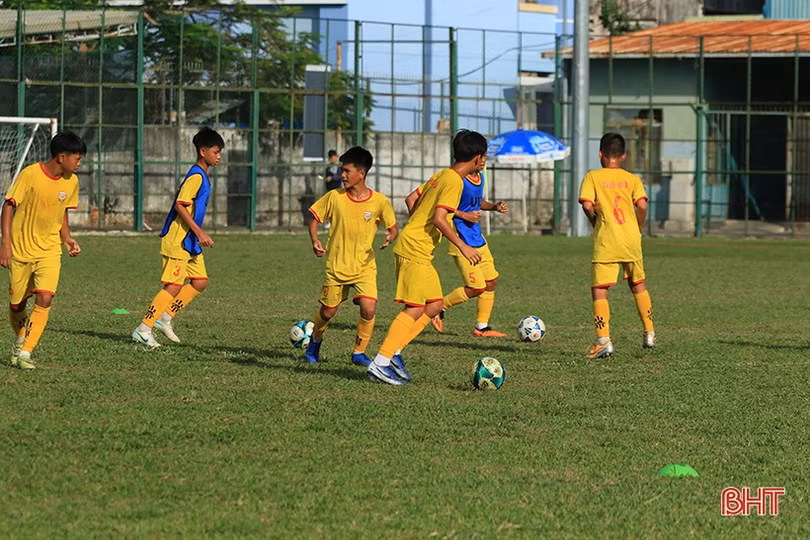 U13 Hồng Lĩnh Hà Tĩnh tập nhẹ trước trận chung kết gặp Sông Lam Nghệ An