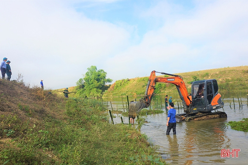 Dựng kè nắn dòng chảy sông Ngàn Sâu, chống sạt lở vườn hộ gia đình liệt sỹ
