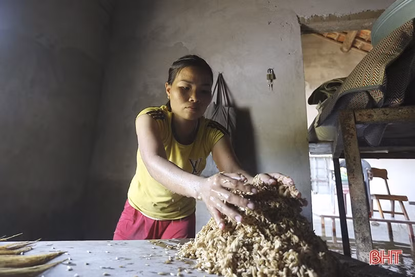 Cống tiêu kênh Ngàn Trươi gặp sự cố, nhiều nhà dân bị ngập nước, hỏng đồ đạc