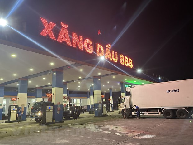 Giá xăng E5 RON92 giảm nhẹ, các mặt hàng còn lại đồng loạt đi lên hình ảnh 1 Giá xăng E5 RON92 giảm nhẹ, các mặt hàng còn lại đồng loạt đi lên