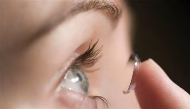 Những lưu ý quan trọng khi sử dụng kính áp tròng