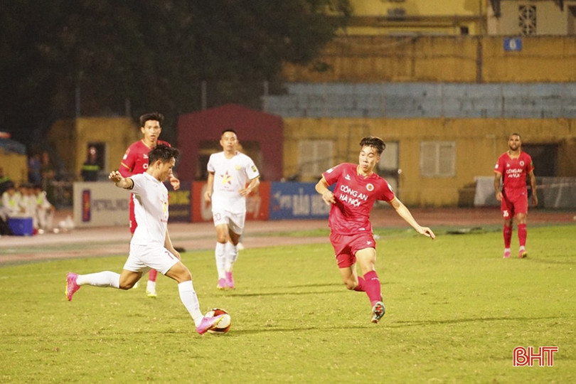 Hồng Lĩnh Hà Tĩnh xuất sắc cầm hòa Công an Hà Nội
