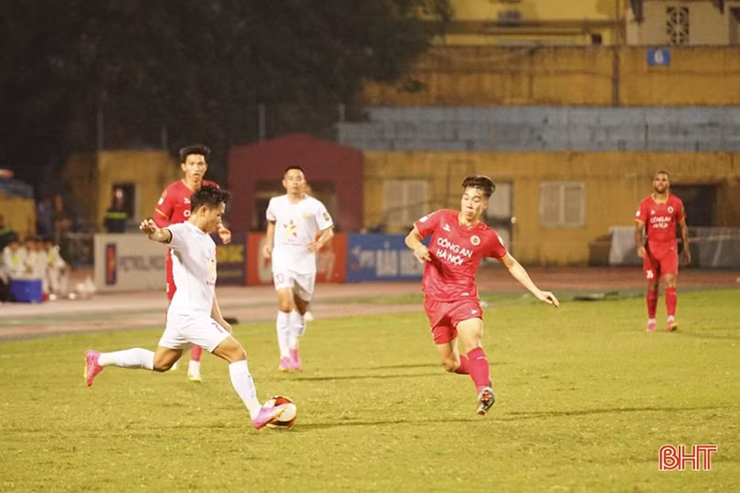 Hồng Lĩnh Hà Tĩnh xuất sắc cầm hòa Công an Hà Nội