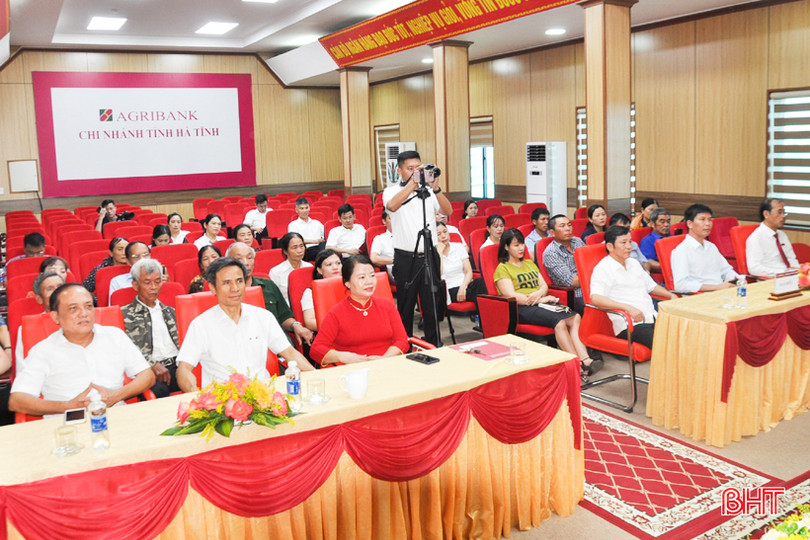 Agribank Chi nhánh tỉnh Hà Tĩnh trao ôtô 800 triệu đồng cho khách hàng trúng thưởng