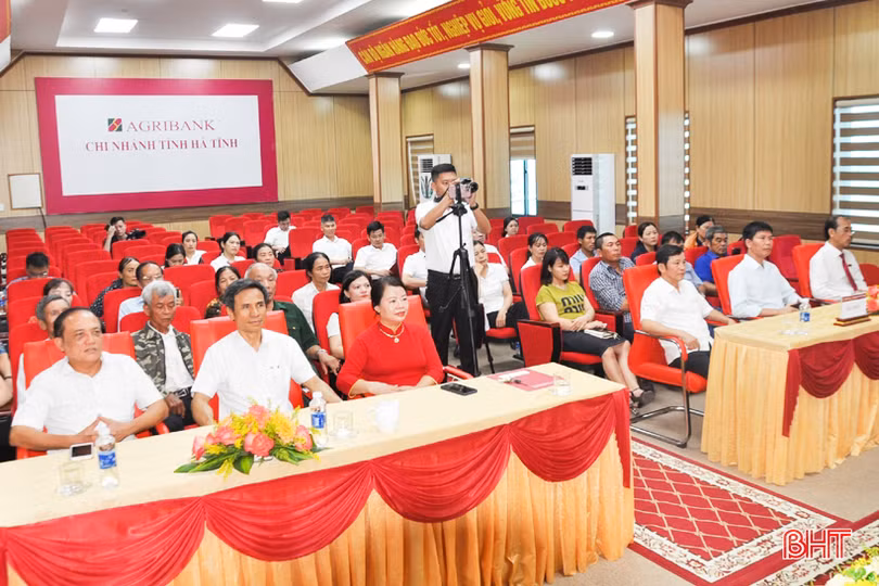 Agribank Chi nhánh tỉnh Hà Tĩnh trao ôtô 800 triệu đồng cho khách hàng trúng thưởng