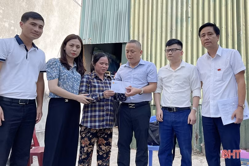 Công ty TNHH Xăng dầu Giang Nam trao quà cho các hoàn cảnh khó khăn