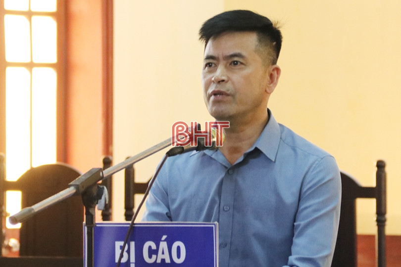 Lợi dụng việc làm phóng viên để “bảo kê” xe tải, lĩnh án 15 tháng tù