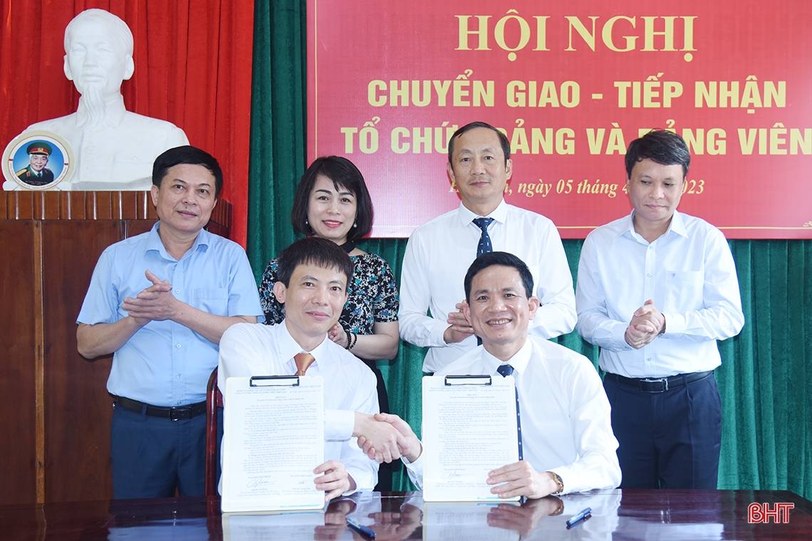 Chuyển giao Chi bộ Công ty CP Lương thực Hà Tĩnh về Đảng bộ VINAFOOD 1