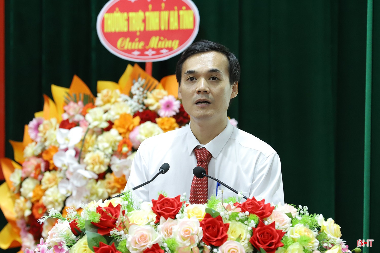Đồng chí Lê Danh Trường - Phó Bí thư Chi bộ Quản lý quy hoạch kiến trúc trình bày tham luận tại đại hội. bqbht_br_dai-hoi-dang-bo-so-xay-dung-4.jpg
