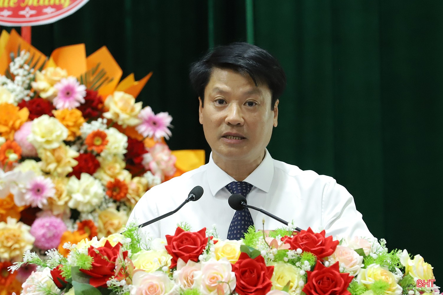 Đồng chí Trần Quang Tuấn - Bí thư Đảng ủy, Giám đốc Sở Xây dựng khai mạc đại hội. bqbht_br_dai-hoi-dang-bo-so-xay-dung-02.jpg