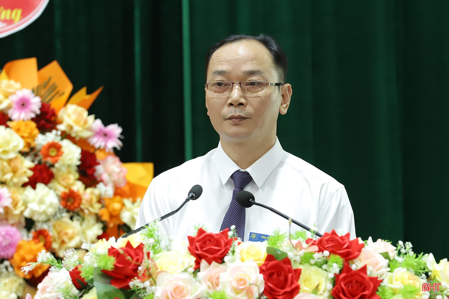 Đồng chí Nguyễn Thiều Quang - Phó Bí thư chuyên trách Đảng ủy UBND tỉnh phát biểu tại đại hội. bqbht_br_dai-hoi-dang-bo-so-xay-dung-8.jpg
