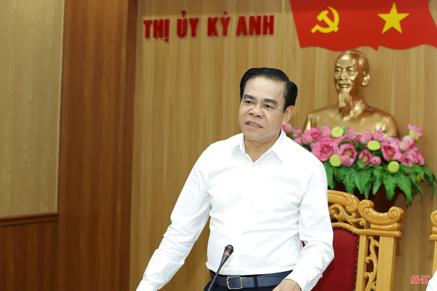 Chủ tịch UBND tỉnh Võ Trọng Hải yêu cầu các địa phương chuẩn bị kỹ lưỡng để khi chính thức vận hành, bộ máy chính quyền mới hoạt động trơn tru, hiệu quả, sát dân, vì dân. bqbht_br_chu-tich-tinh-kiem-tra-van-hanh-chinh-quyen-2-cap-4a.jpg