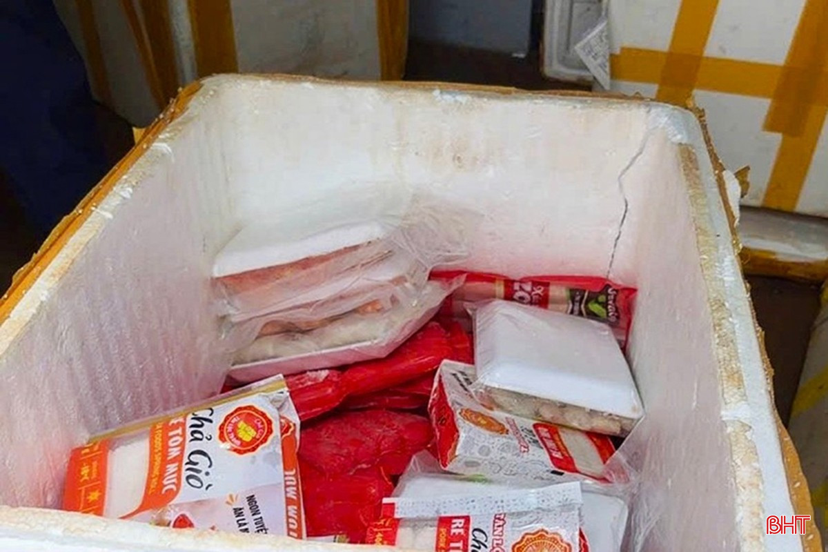 Số hàng vi phạm được trộn lẫn với thực phẩm có nguồn gốc hợp pháp. bqbht_br_thuc-pham-ban-2b.jpg