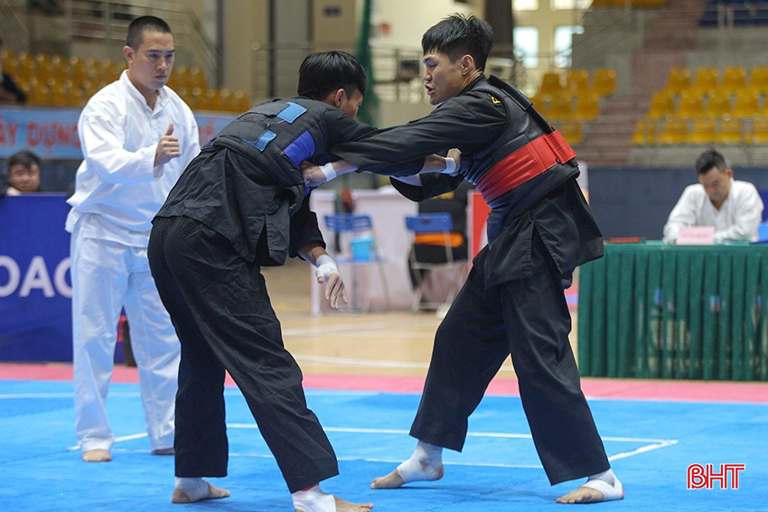 Các VĐV tranh tài ở nội dung chung kết lứa tuổi 17-20 trong chiều 13/6. bqbht_br_a1.jpg
