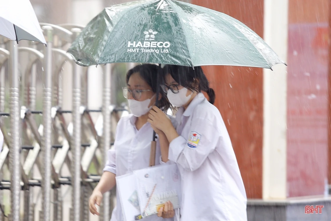 Những khoảnh khắc đáng nhớ trong ngày đầu Kỳ thi tốt nghiệp THPT