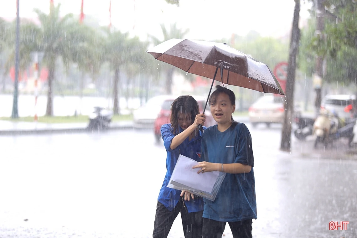 Những khoảnh khắc đáng nhớ trong ngày đầu Kỳ thi tốt nghiệp THPT