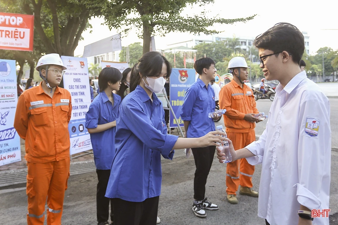 Những khoảnh khắc đáng nhớ trong ngày đầu Kỳ thi tốt nghiệp THPT