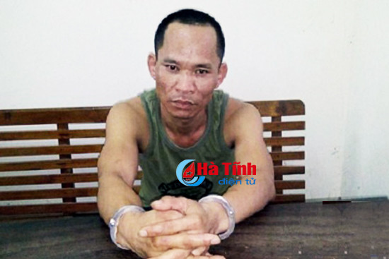ngao da dap pha cot atm va sieu thi dien thoai