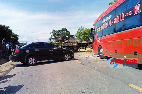 xe con dau dau xe tai tai xe bi thuong nang