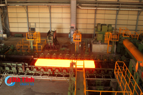 video formosa ha tinh ra lo nhung cuon thep thuong pham dau tien