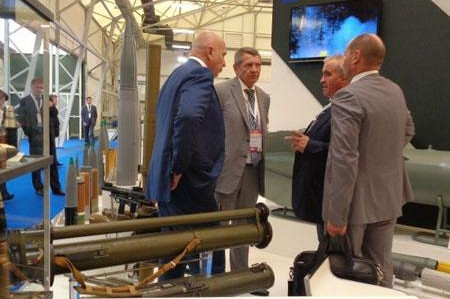 Súng chống tăng RPG-30. nga chao hang viet nam vu khi xuyen thung 1 5m be tong