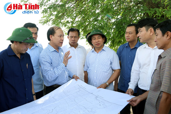 bi thu tinh uy le dinh son kiem tra du an thuy loi nong boc