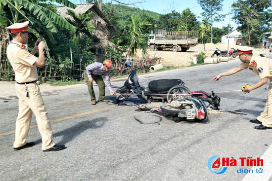 xe may dam nhau 3 nguoi nhap vien cap cuu