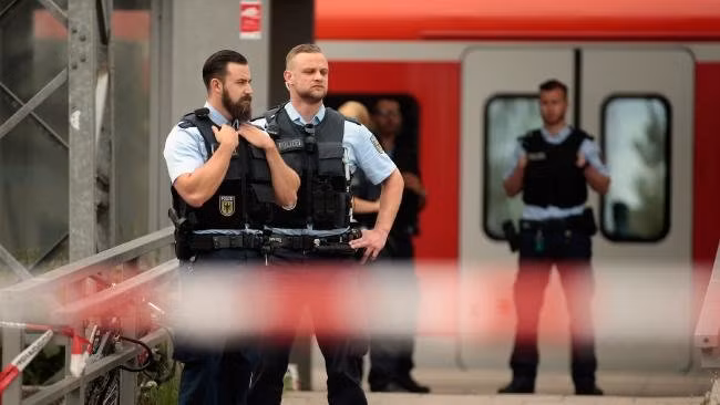 the gioi ngay qua no sung tai ga tau dien duc nhieu nguoi bi thuong