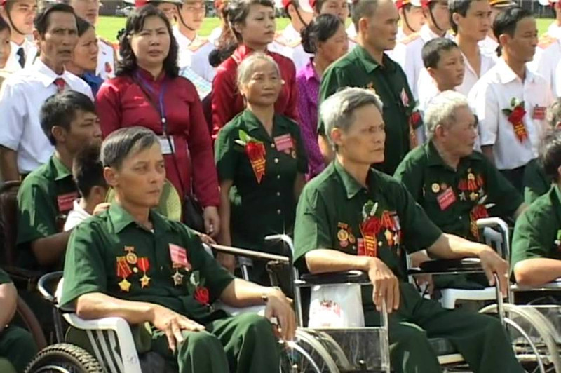 danh hon 394 6 ty dong tang qua cho nguoi co cong