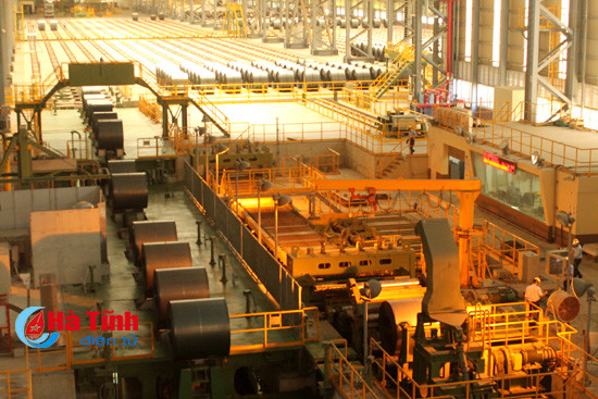 video formosa ha tinh ra lo nhung cuon thep thuong pham dau tien