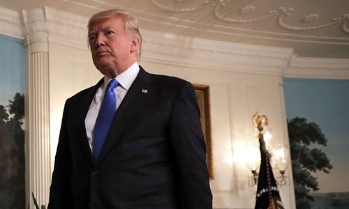 trump xac nhan dang bi dieu tra vi sa thai giam doc fbi