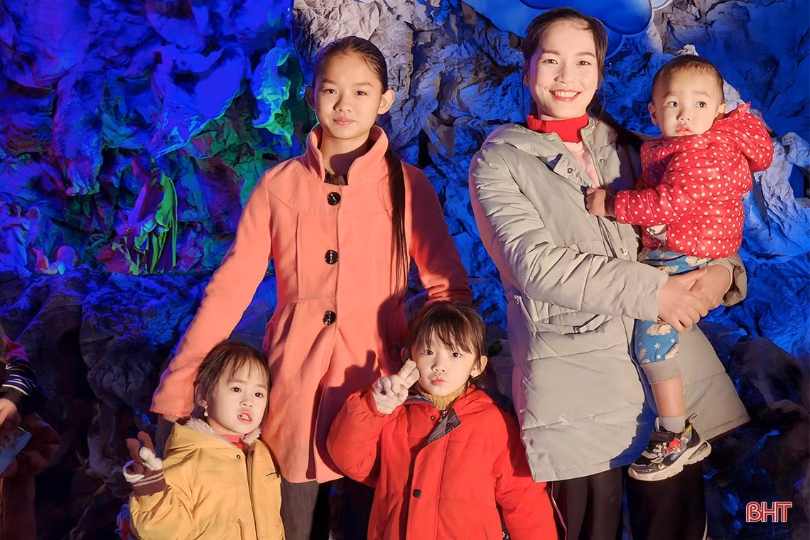 Người dân Hà Tĩnh đón Giáng sinh an lành, đầm ấm