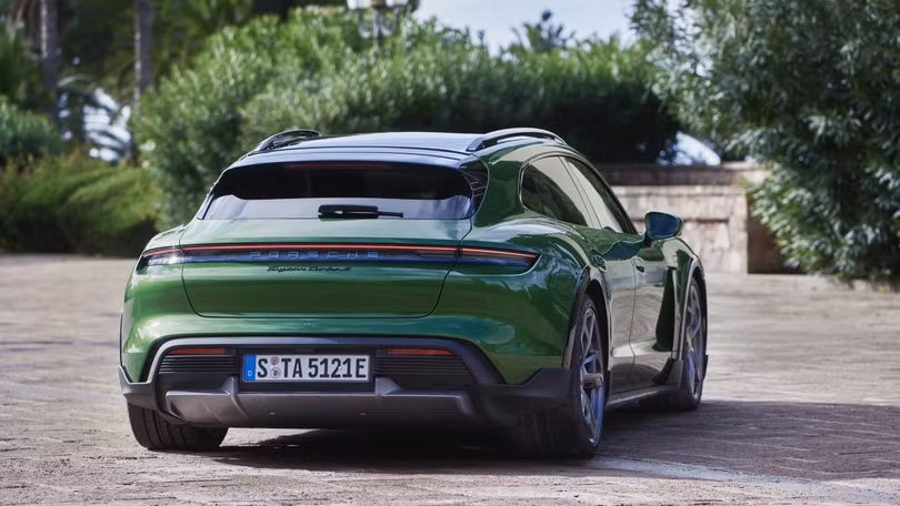 Porsche ra mắt xe điện gầm cao Taycan Cross Turismo