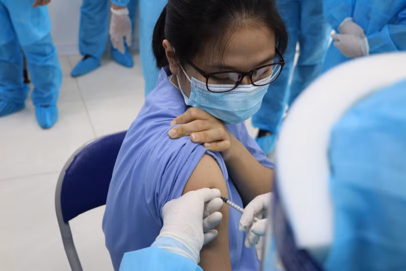 Việt Nam đảm bảo an toàn cao nhất trong tiêm chủng vắc-xin Covid-19