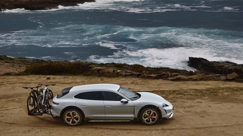 Porsche ra mắt xe điện gầm cao Taycan Cross Turismo
